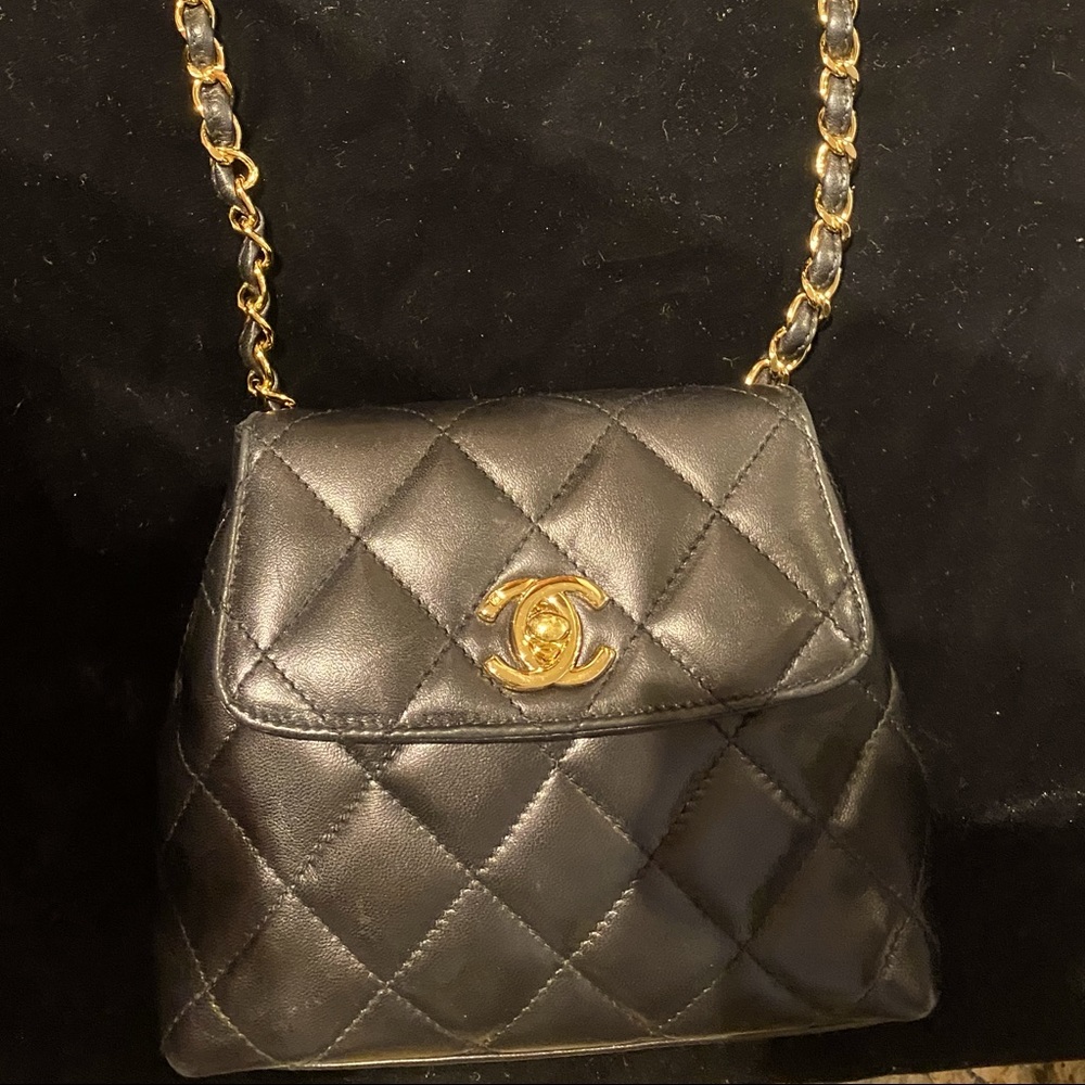 Chanel small crossbody leather vintage bag